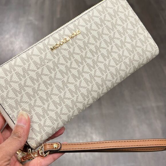 Michael Kors Jet Set Continental Wristlet Vanilla - Picture 1 of 10